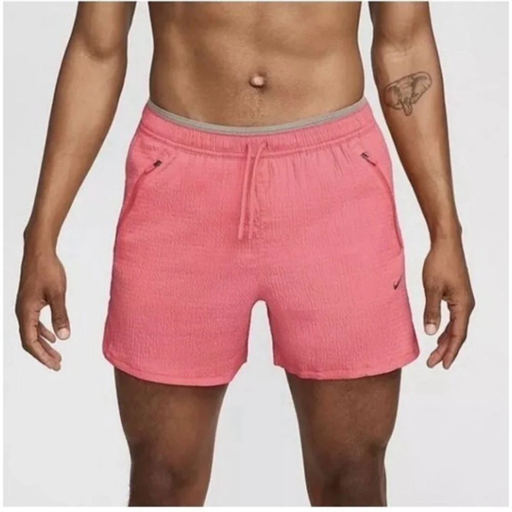 Nike details 100%